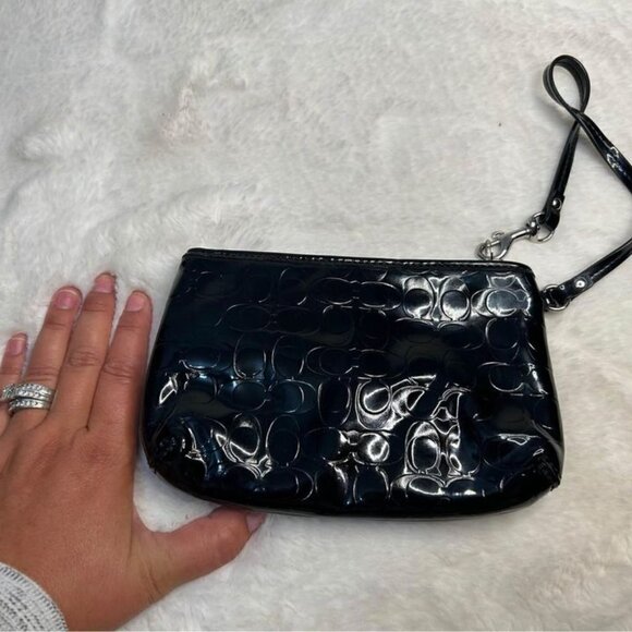COACH woman’s black bow wristlet. Classic logo design. Wrist strap. New conditio - Picture 6 of 11